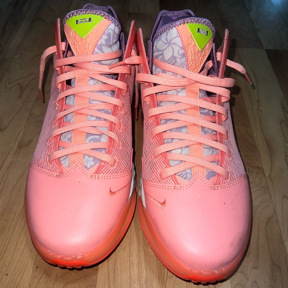 Nike LeBron 19 Low Hawaii Sneaker